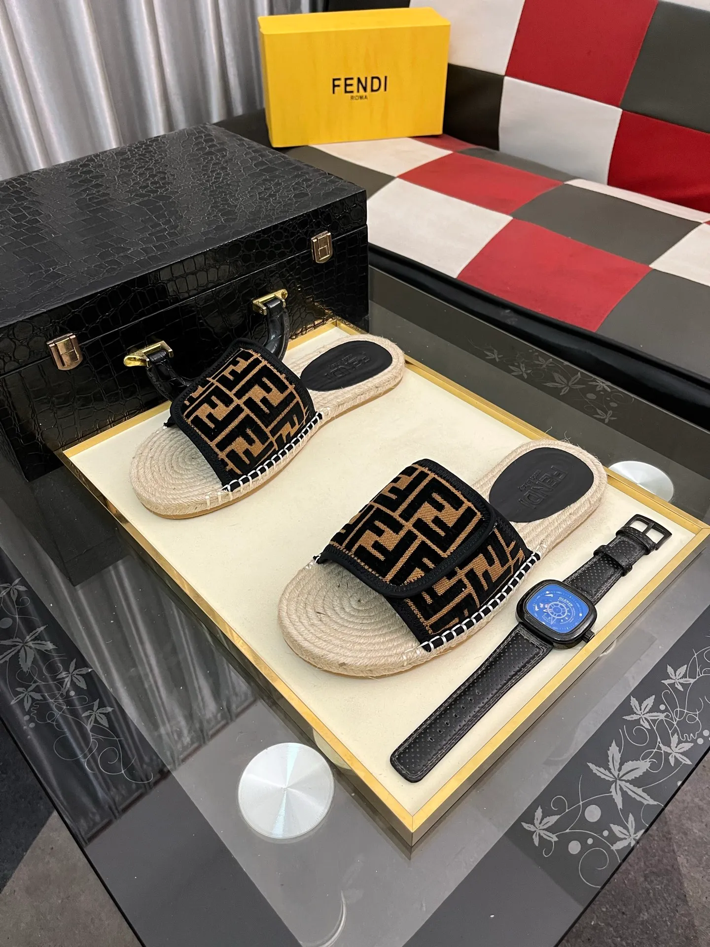Men's shoes💰320⌚️⌚️[FENDI~Fendi slippers] High-end men's shoes brand official website 1:1 latest masterpiece: original mold customization, fabrics made of imported original materials, upgraded outsole, lighter, top quality in the market, simple and tasteful, a must-have for fashionistas, fashion is at your feet, full of confidence, the same style at the counter👍The season of summer slippers is here. Yardage: 38-44. Can be customized45.46.47